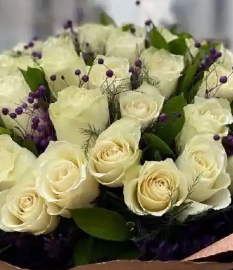 White Roses 41