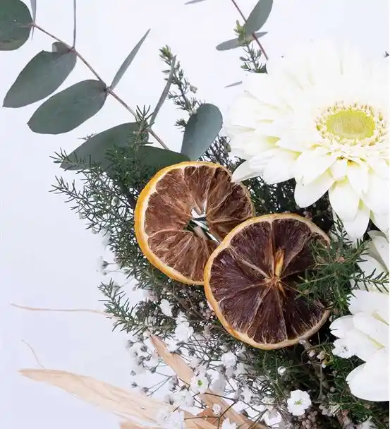 3 States Of Beyaz Gerbera Aranjmanı